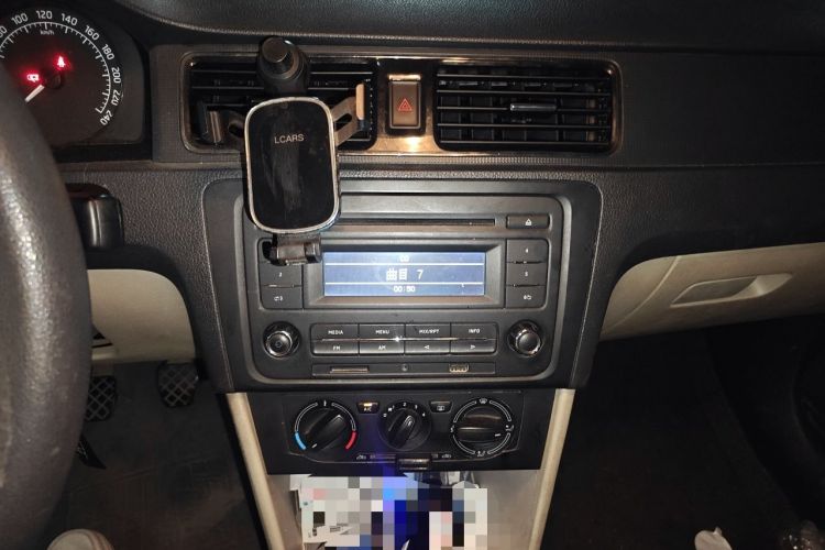 Used Skoda Rapid 2013 1.6L Manual Smart Selection Model Audio And AC Panel