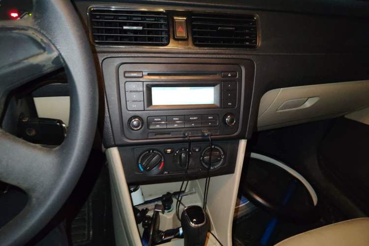 Used Skoda Rapid 2013 1.6L Automatic Smart Selection Model Audio And AC Panel