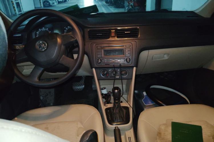 Used Skoda Rapid 2013 1.6L Automatic Smart Selection Model Center Console