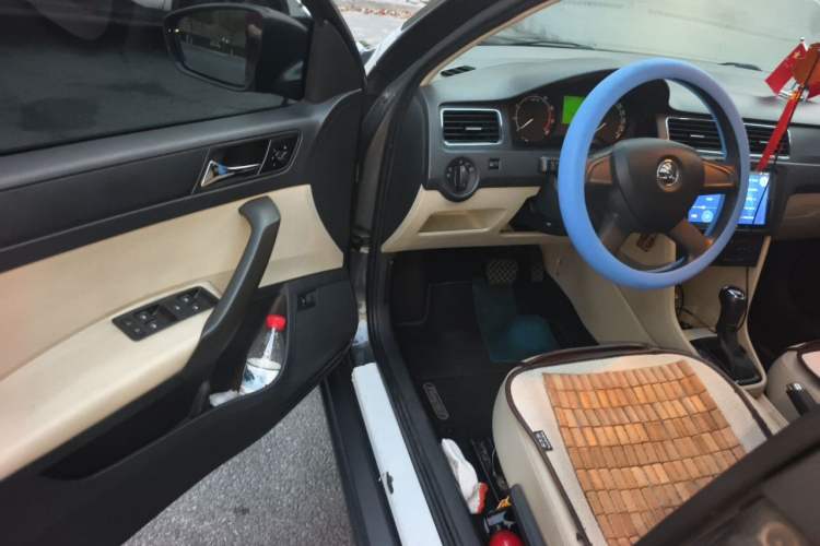 Used Skoda Rapid 2013 1.6L Automatic Smart Selection Model Driver Seat