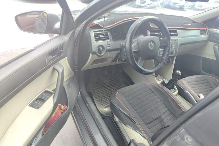 Used Skoda Rapid 2013 1.6L Manual Smart Selection Model Driver Seat