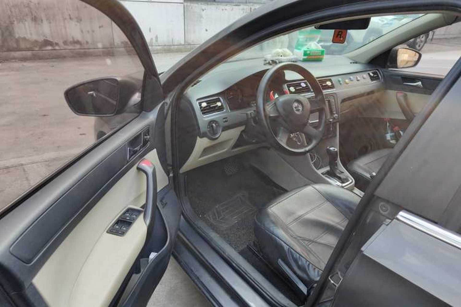 Used Skoda Rapid 2013 1.6L Automatic Smart Selection Model Driver Seat