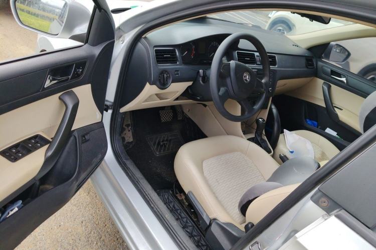 Used Skoda Rapid 2013 1.6L Automatic Smart Selection Model Driver Seat