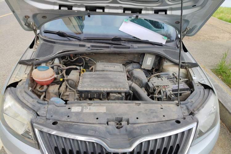 Used Skoda Rapid 2013 1.6L Automatic Smart Selection Model Engine Bay