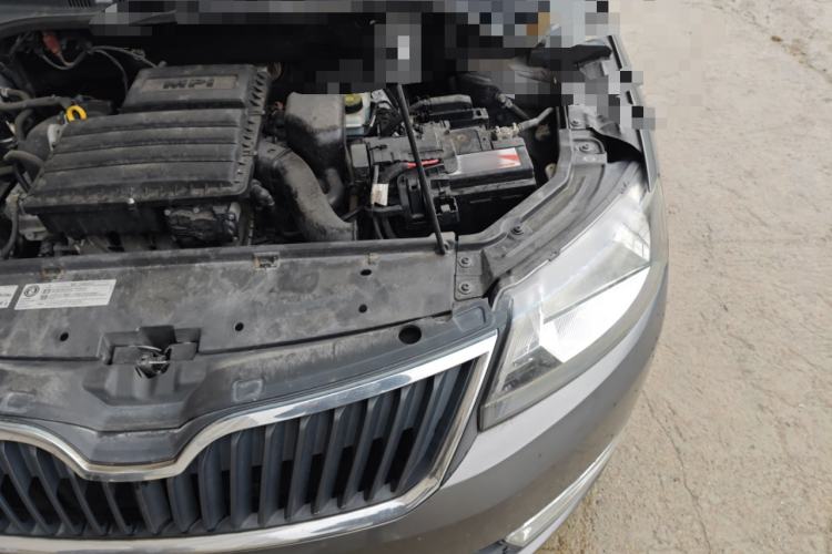 Used Skoda Rapid 2013 1.6L Automatic Smart Selection Model Engine Bay Left