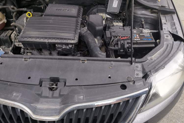 Used Skoda Rapid 2013 1.6L Manual Smart Selection Model Engine Bay Left