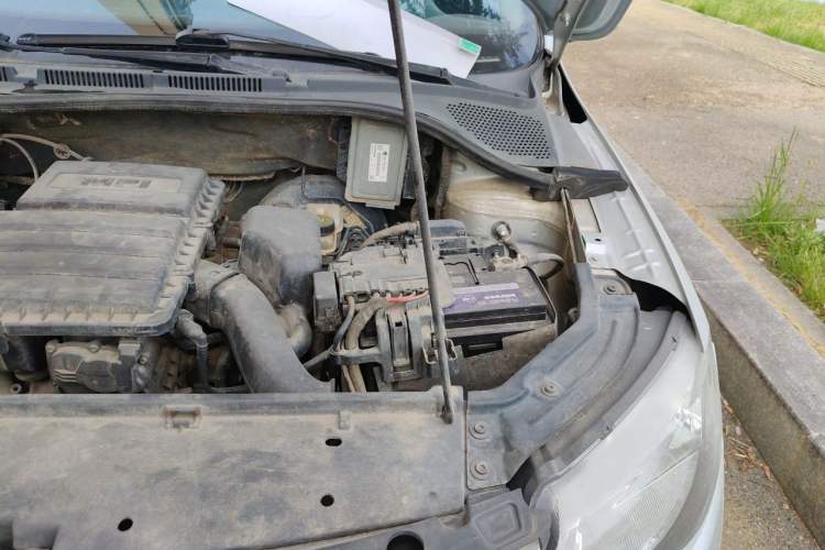 Used Skoda Rapid 2013 1.6L Automatic Smart Selection Model Engine Bay Left