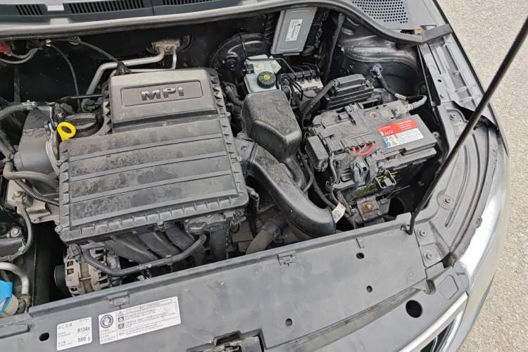 Used Skoda Rapid 2013 1.6L Automatic Smart Selection Model Engine Bay Left