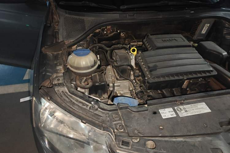 Used Skoda Rapid 2013 1.6L Manual Smart Selection Model Engine Bay Right