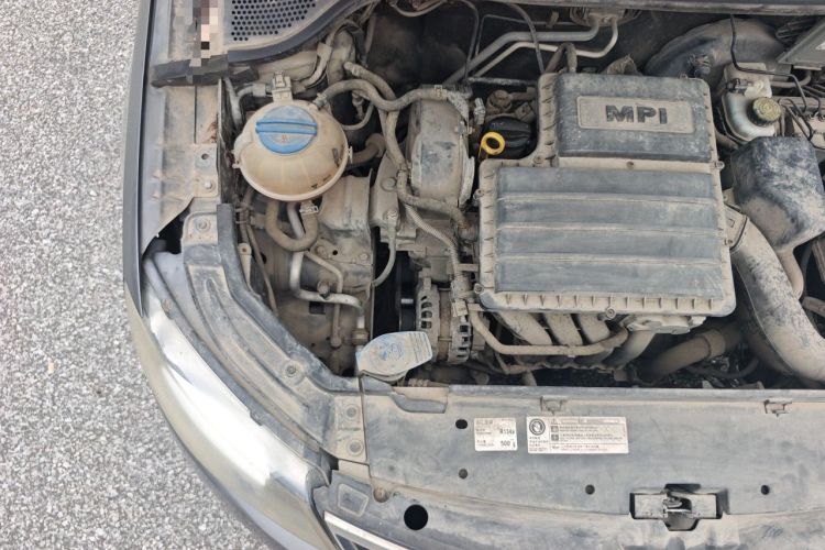 Used Skoda Rapid 2013 1.6L Manual Enjoyment Model Engine Bay Right