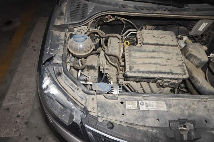 Used Skoda Rapid 2013 1.6L Manual Smart Selection Model Engine Bay Right