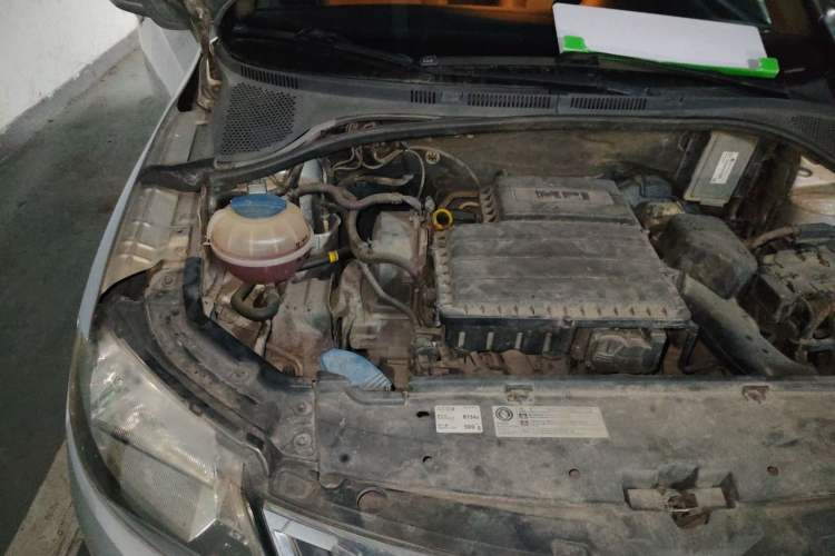 Used Skoda Rapid 2013 1.6L Automatic Smart Selection Model Engine Bay Right