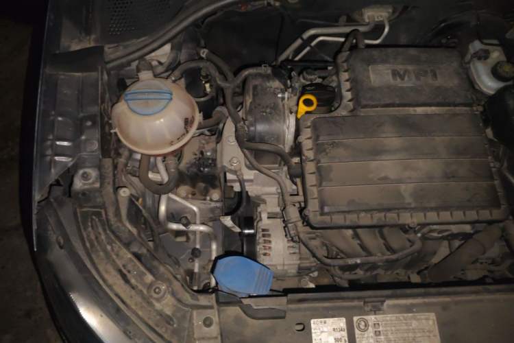 Used Skoda Rapid 2013 1.6L Automatic Smart Selection Model Engine Bay Right