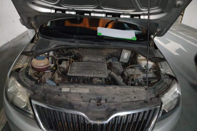 Used Skoda Rapid 2013 1.6L Automatic Smart Selection Model Engine Bay