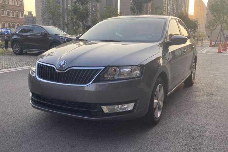 Used Skoda Rapid 2013 1.6L Automatic Smart Selection Model Exterior 5