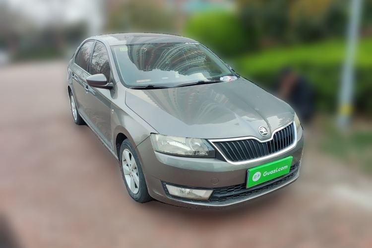 Used Skoda Rapid 2013 1.6L Automatic Smart Selection Model Front Right 45 Deg