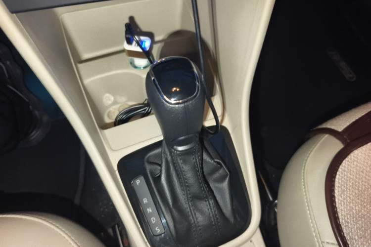 Used Skoda Rapid 2013 1.6L Automatic Smart Selection Model Gear Lever