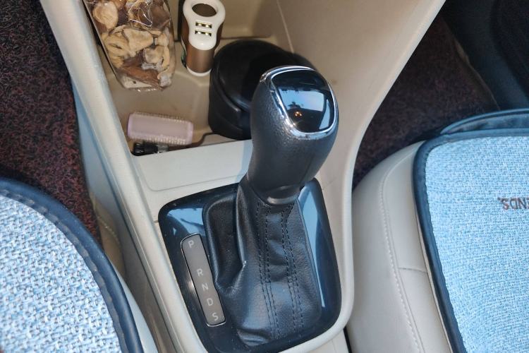 Used Skoda Rapid 2013 1.6L Automatic Smart Selection Model Gear Lever