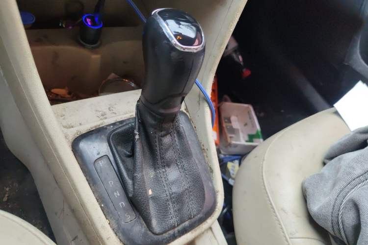 Used Skoda Rapid 2013 1.6L Automatic Smart Selection Model Gear Lever