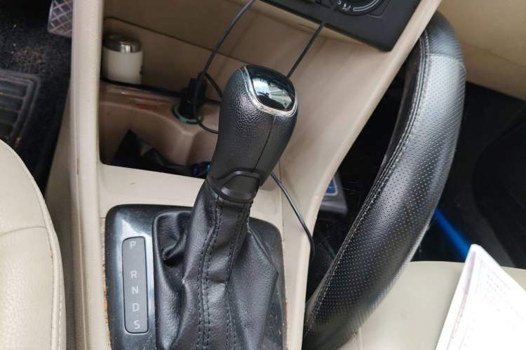 Used Skoda Rapid 2013 1.6L Automatic Smart Selection Model Gear Lever