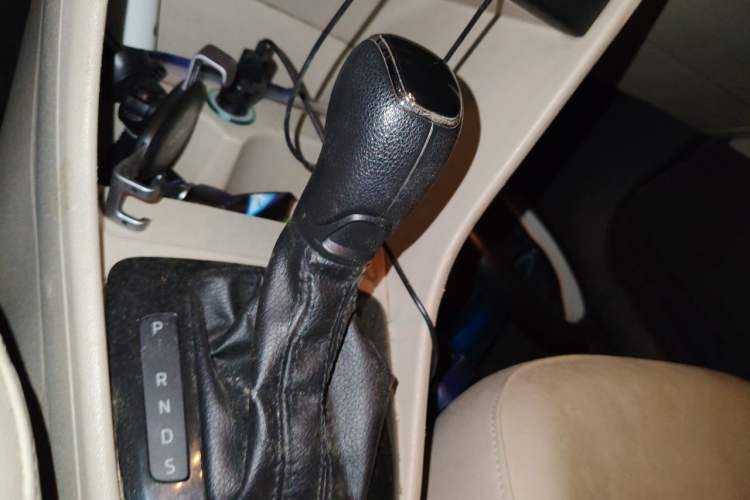 Used Skoda Rapid 2013 1.6L Automatic Smart Selection Model Gear Lever