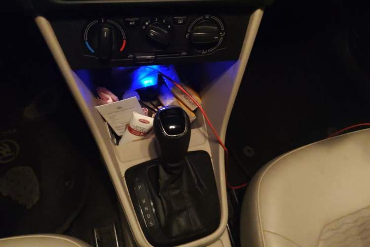 Used Skoda Rapid 2013 1.6L Automatic Smart Selection Model Gear Lever