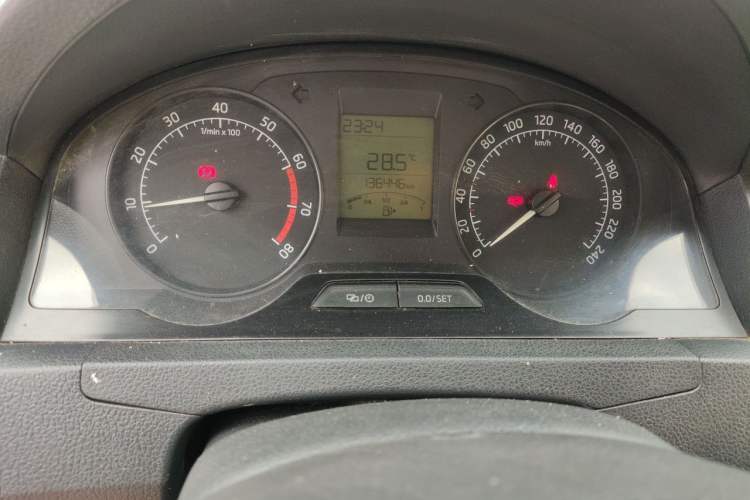 Used Skoda Rapid 2013 1.6L Manual Smart Selection Model Instrument Cluster