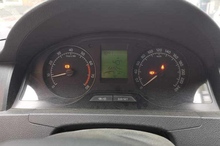 Used Skoda Rapid 2013 1.6L Manual Smart Selection Model Instrument Cluster