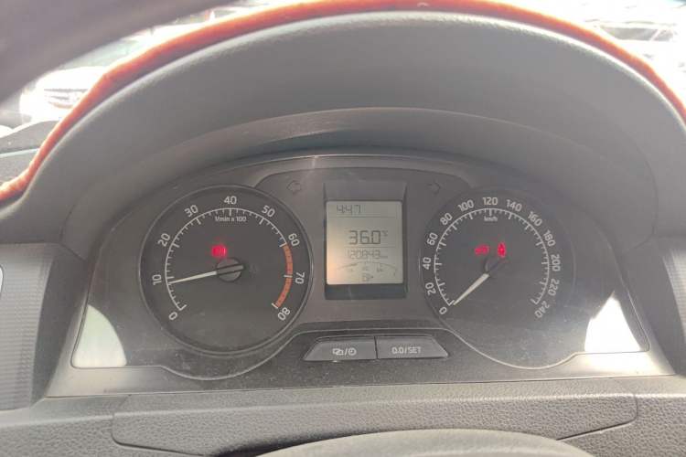 Used Skoda Rapid 2013 1.6L Manual Smart Selection Model Instrument Cluster