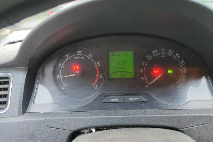 Used Skoda Rapid 2013 1.6L Automatic Smart Selection Model Instrument Cluster