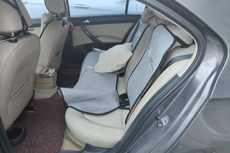 Used Skoda Rapid 2013 1.6L Automatic Smart Selection Model Interior 4