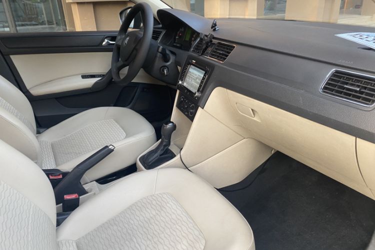 Used Skoda Rapid 2013 1.6L Automatic Smart Selection Model Interior 4