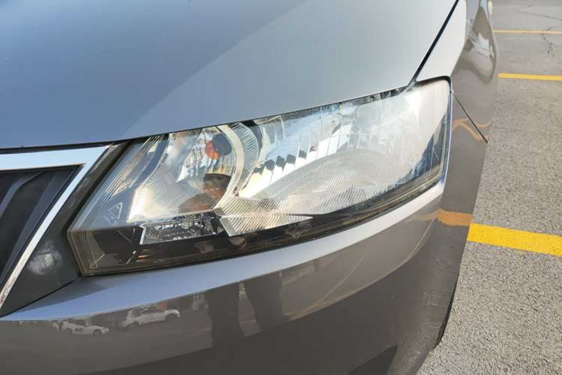 Used Skoda Rapid 2013 1.6L Manual Enjoyment Model Left Front Headlight