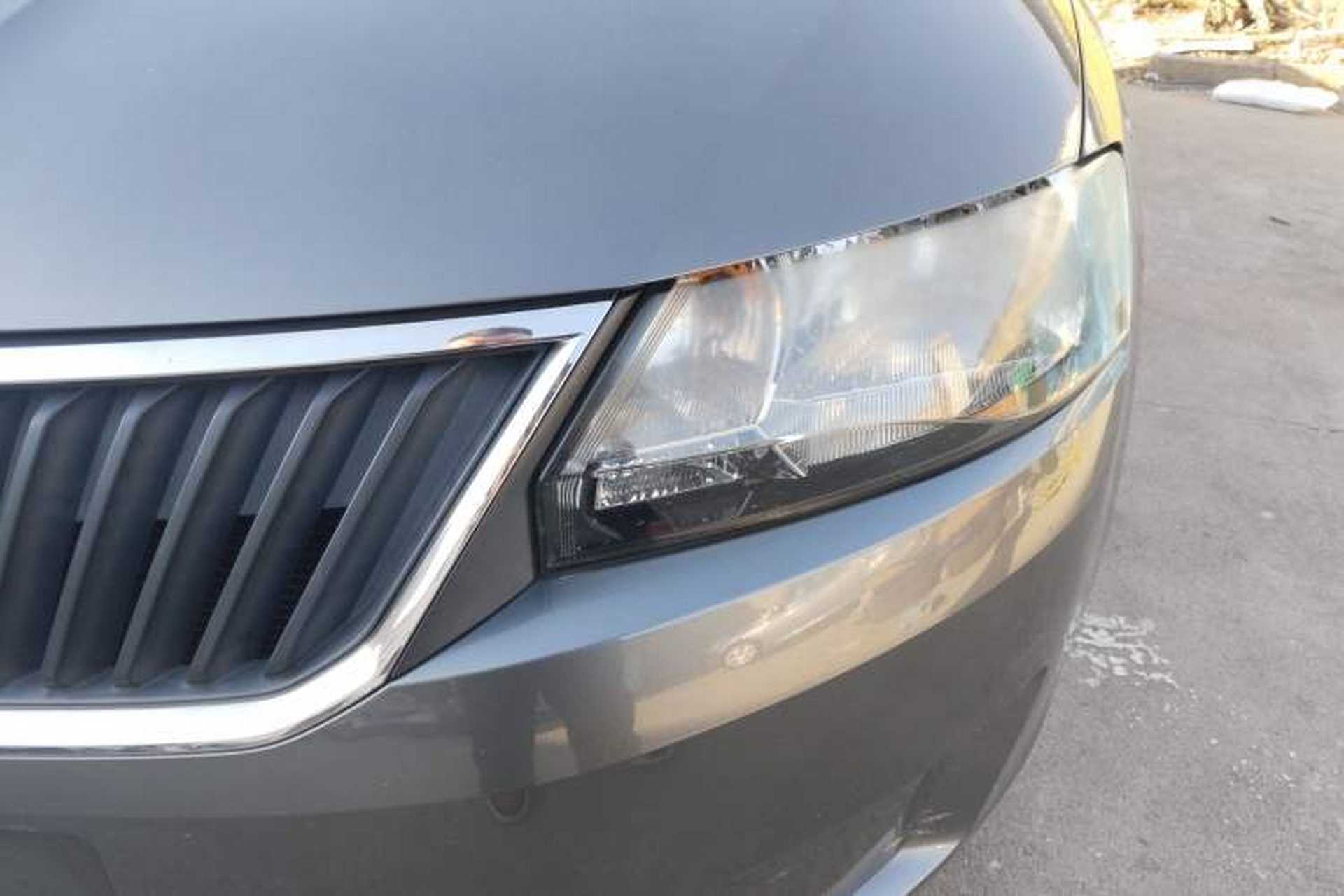 Used Skoda Rapid 2013 1.4L Manual Enjoyment Model Left Front Headlight