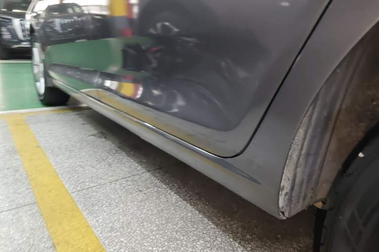 Used Skoda Rapid 2013 1.6L Automatic Smart Selection Model Left Side Sill