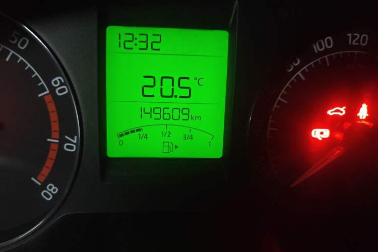 Used Skoda Rapid 2013 1.6L Manual Smart Selection Model Odometer Close Up