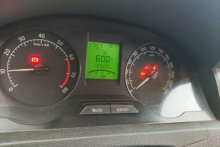 Used Skoda Rapid 2013 1.6L Automatic Smart Selection Model Odometer Close Up