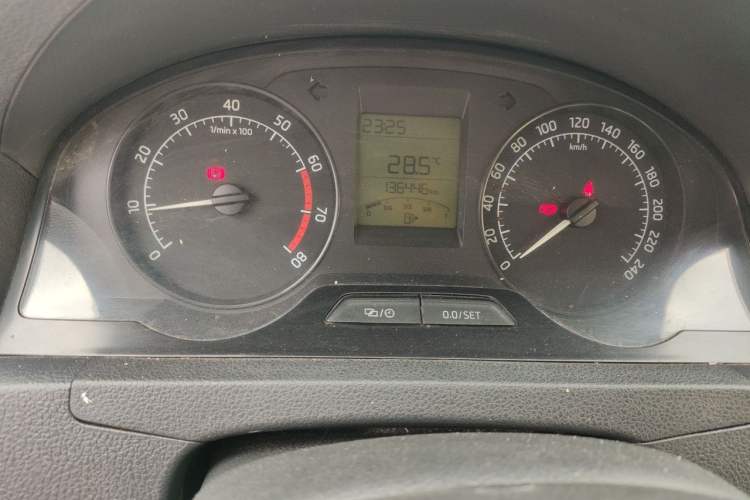Used Skoda Rapid 2013 1.6L Manual Smart Selection Model Odometer Close Up