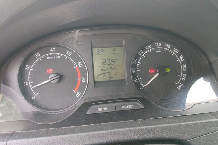 Used Skoda Rapid 2013 1.6L Automatic Smart Selection Model Odometer Close Up