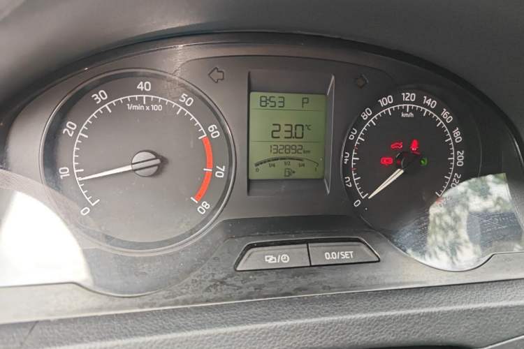 Used Skoda Rapid 2013 1.6L Automatic Smart Selection Model Odometer Close Up