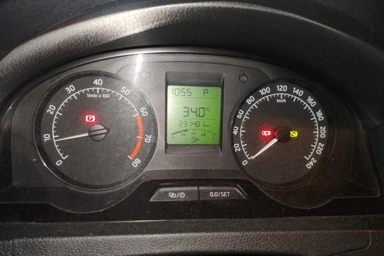 Used Skoda Rapid 2013 1.6L Automatic Smart Selection Model Odometer Close Up