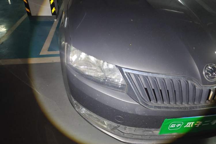 Used Skoda Rapid 2013 1.6L Manual Smart Selection Model Right Front Headlight