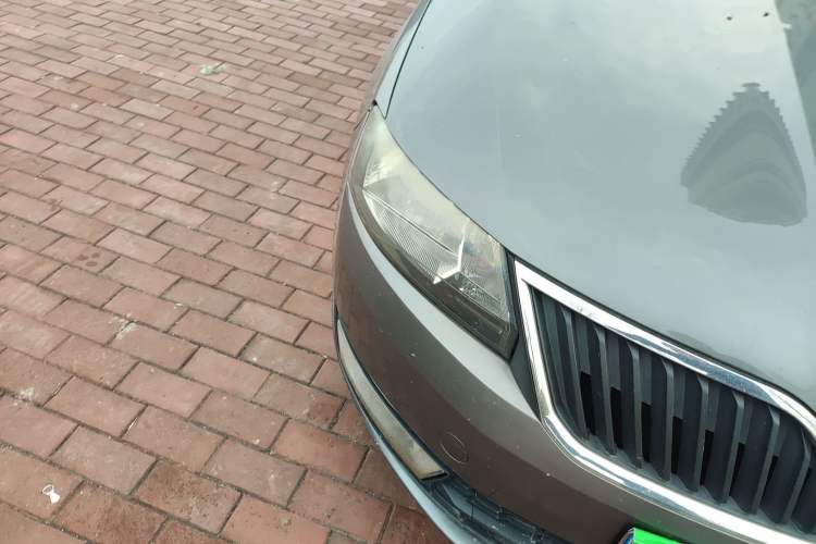 Used Skoda Rapid 2013 1.6L Automatic Smart Selection Model Right Front Headlight