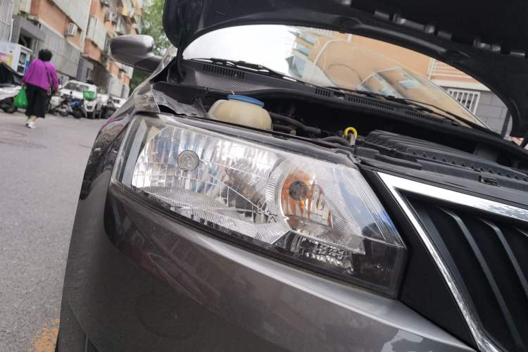 Used Skoda Rapid 2013 1.6L Manual Smart Selection Model Right Front Headlight