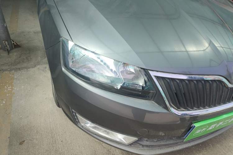 Used Skoda Rapid 2013 1.6L Manual Smart Selection Model Right Front Headlight