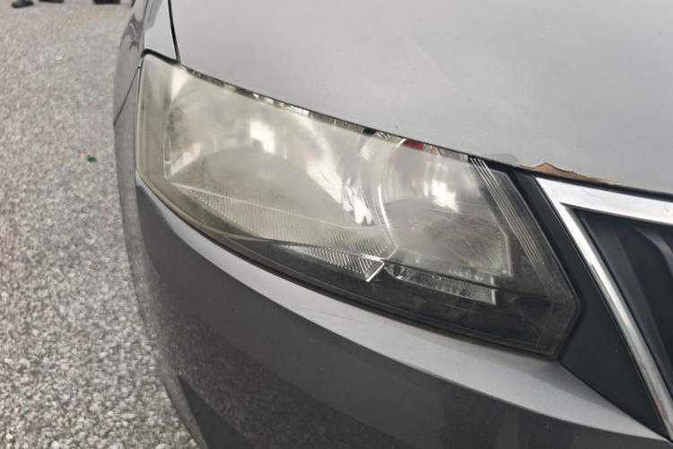 Used Skoda Rapid 2013 1.6L Manual Enjoyment Model Right Front Headlight