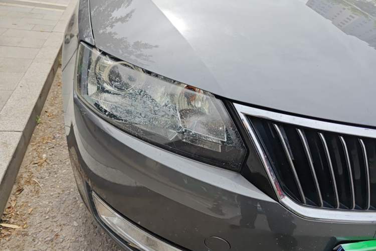 Used Skoda Rapid 2013 1.6L Automatic Smart Selection Model Right Front Headlight