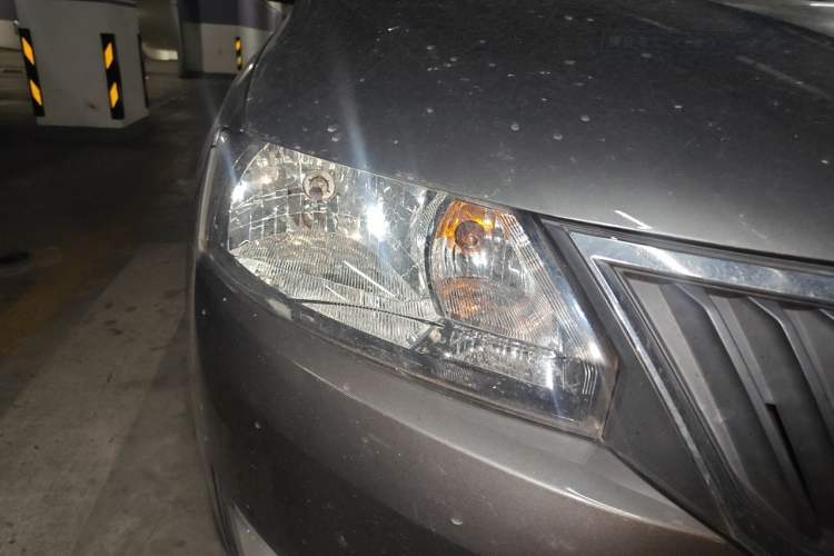 Used Skoda Rapid 2013 1.6L Manual Smart Selection Model Right Front Headlight