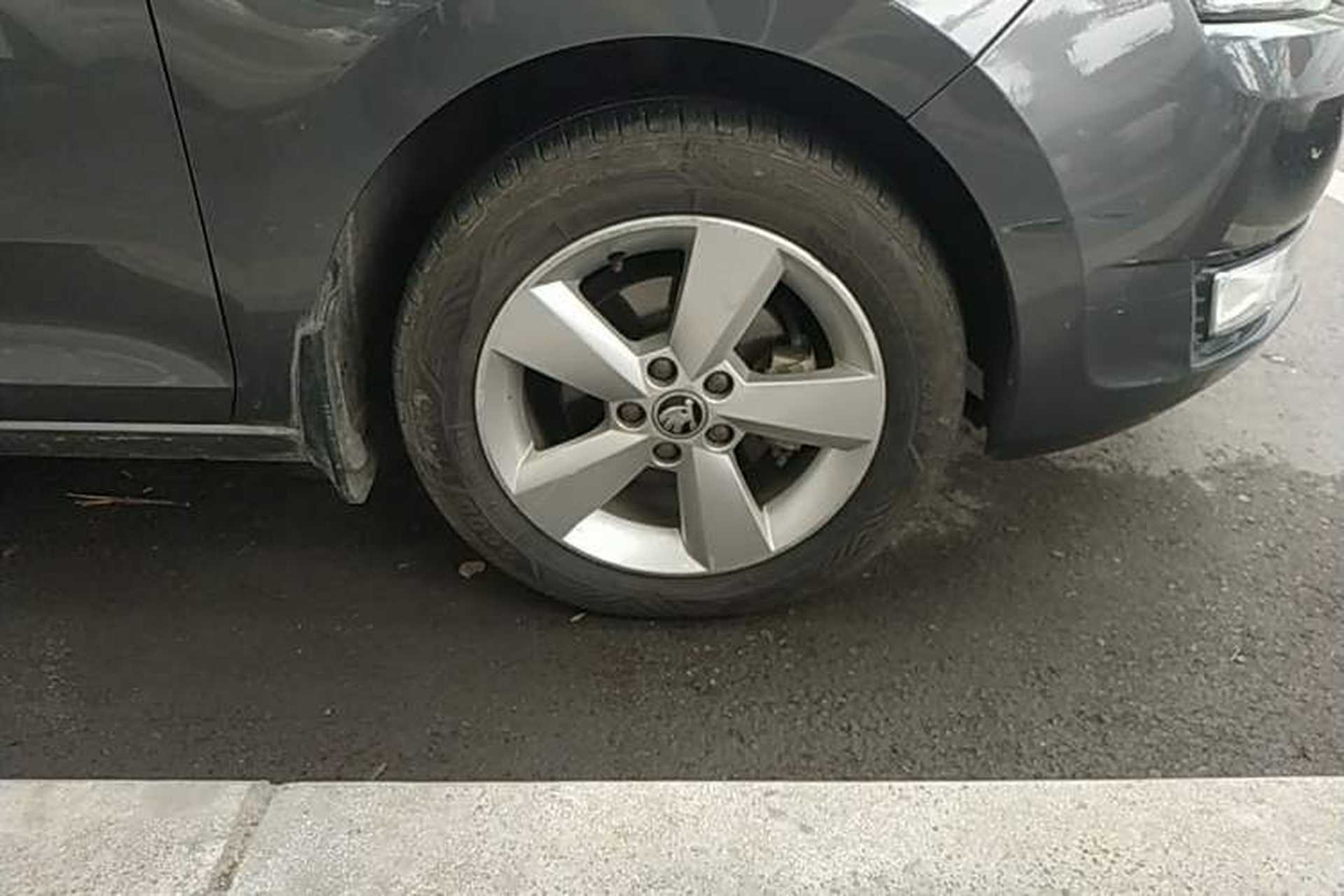 Used Skoda Rapid 2013 1.4L Manual Smart Selection Trim Right Front Wheel Hub
