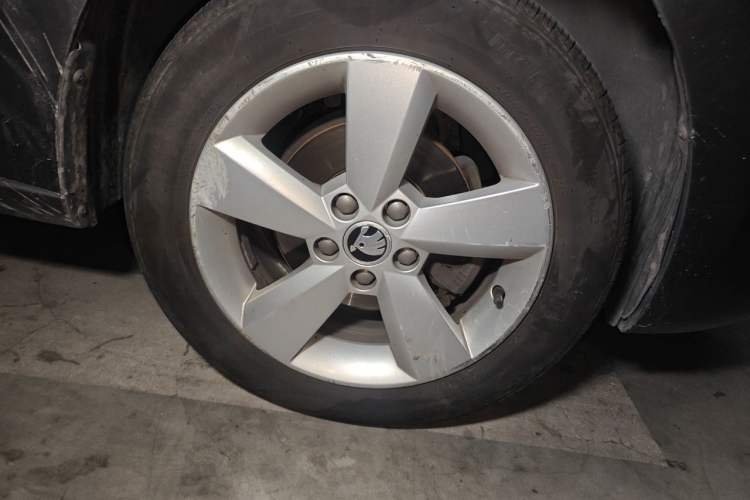 Used Skoda Rapid 2013 1.6L Manual Smart Selection Model Right Front Wheel Hub